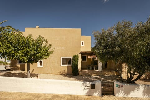 Property building, Facade/entrance, Off site