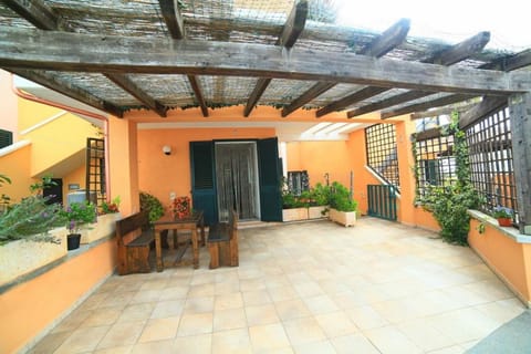 Patio, Facade/entrance