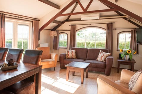 Mariahoeve-Logies #Veenhuisje Chalet in South Holland (province)