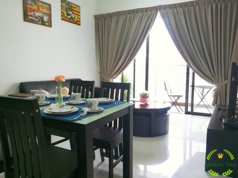 Living room, Dining area, Pool view