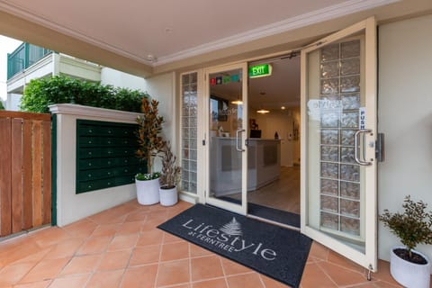 Facade/entrance, Lobby or reception