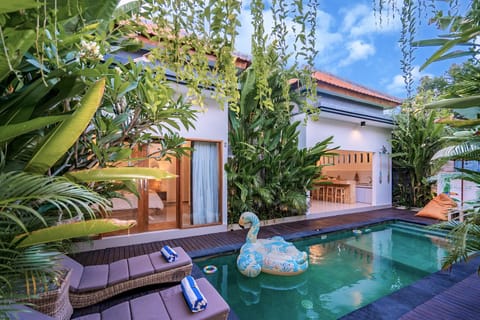 Property building, Swimming pool