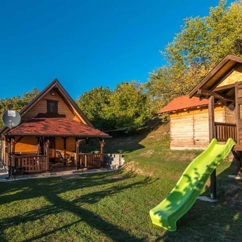 Brvnara na bregu Chalet in Zlatibor District, Serbia