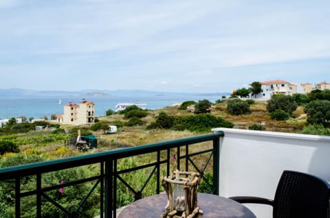Patio, Day, Natural landscape, View (from property/room), Balcony/Terrace, Dining area, Sea view