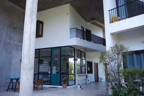 Property building, Restaurant/places to eat, Communal lounge/ TV room, Seating area