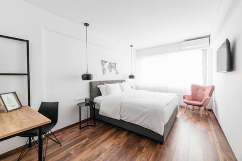 Bed, Photo of the whole room, Bedroom