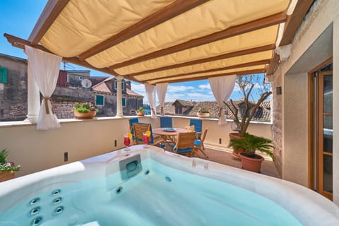 Balcony/Terrace, City view, Sea view, Quiet street view