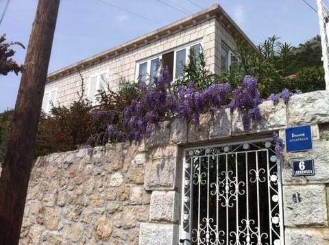 Facade/entrance, Decorative detail, Decorative detail, Area and facilities