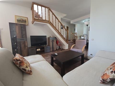 TV and multimedia, Living room, Seating area