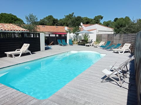 Pool view, Swimming pool, sunbed