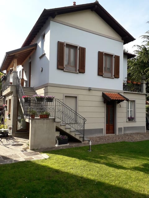 CASA LIBERTY Bed and Breakfast in Mandello del Lario