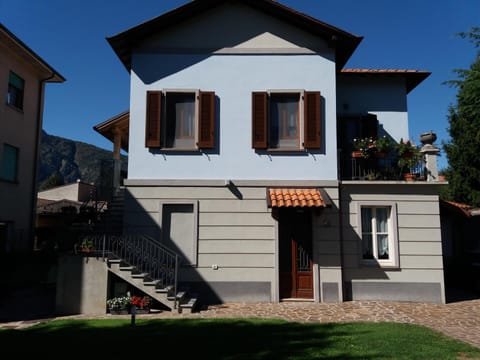 CASA LIBERTY Bed and Breakfast in Mandello del Lario