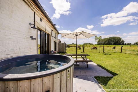 Hot Tub, View (from property/room), Balcony/Terrace