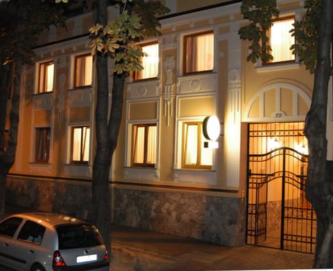 Facade/entrance, Night
