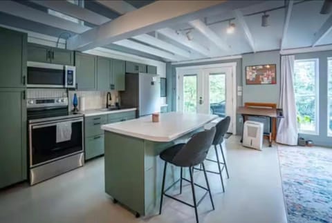 The Cottage Treehouses Bed and Breakfast in Hermann