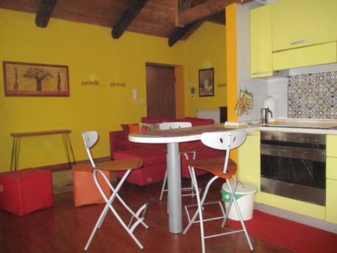 Kitchen or kitchenette, Living room