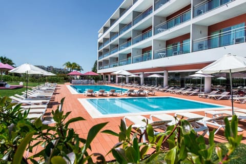 Property building, Swimming pool, sunbed