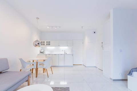 Kitchen or kitchenette, Seating area, Dining area