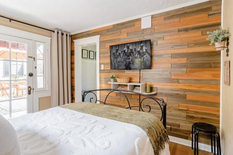 TV and multimedia, Decorative detail, Bedroom