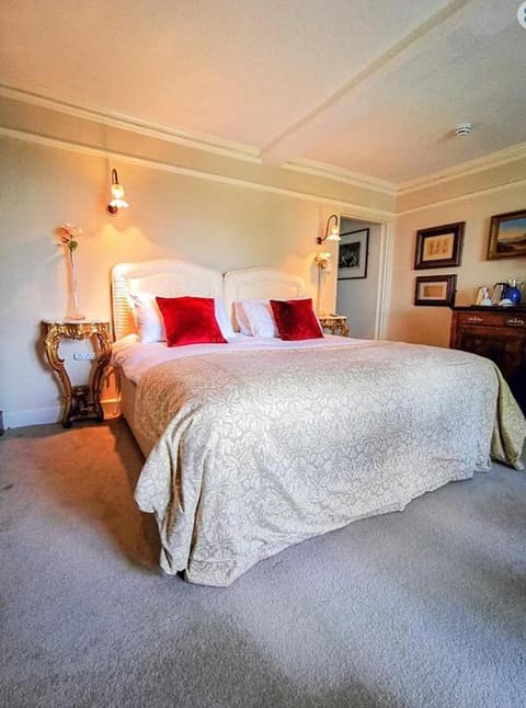 Cedar House Boutique B&B Bed and Breakfast in Christchurch