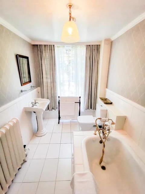 Cedar House Boutique B&B Bed and Breakfast in Christchurch