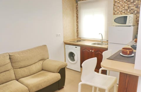 Kitchen or kitchenette, Living room, washing machine