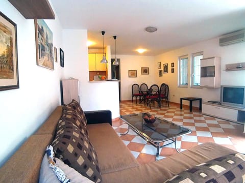 Communal lounge/ TV room, Living room, Evening entertainment, air conditioner