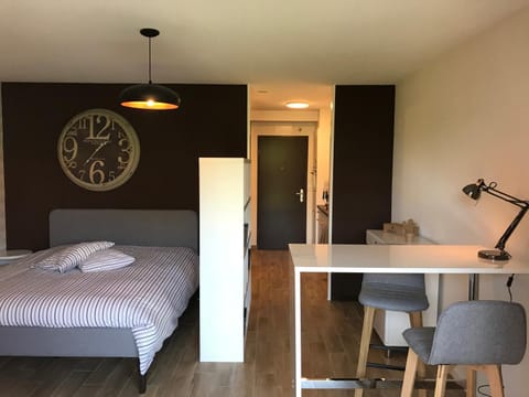 Restaurant/places to eat, Other, Bedroom
