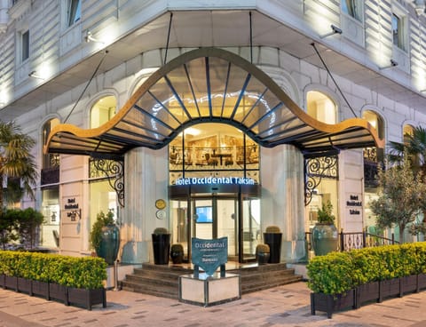 Facade/entrance