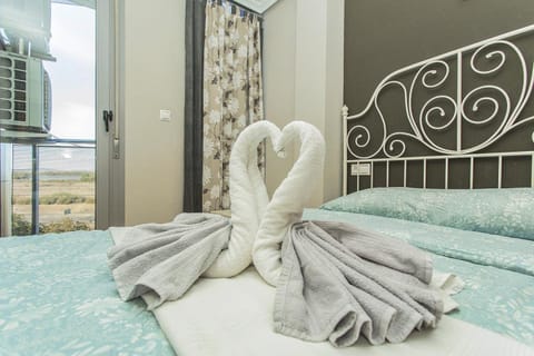 Bed, Photo of the whole room, Bedroom, towels
