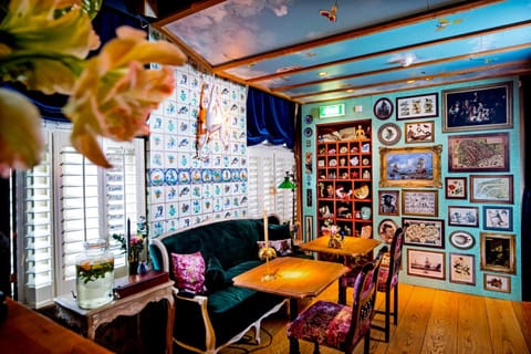 Lounge or bar, Breakfast