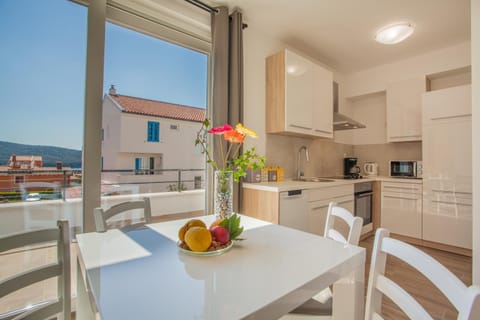 Day, Balcony/Terrace, Balcony/Terrace, Kitchen or kitchenette, Food and drinks, Other, Seating area, Dining area