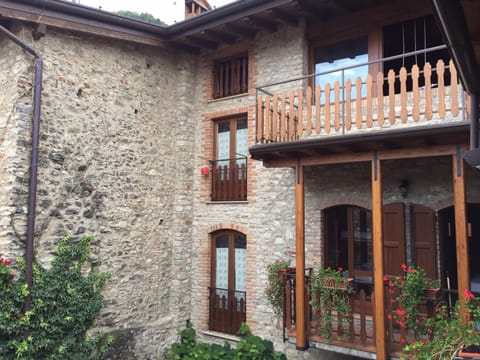 Balcony/Terrace, Decorative detail