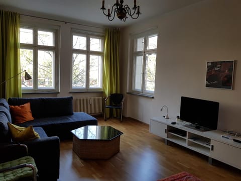 Living room, Street view
