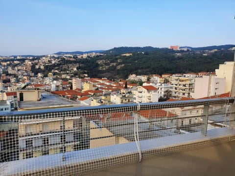 Christos house-- Comfortable apartment with great view and private parking ! Apartment in Kavala