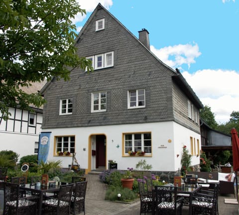 Property building, Restaurant/places to eat, Location