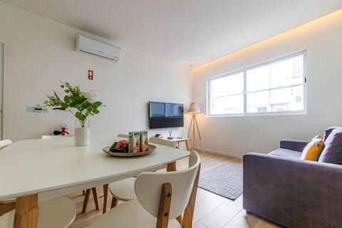 TV and multimedia, Living room, Dining area, air conditioner