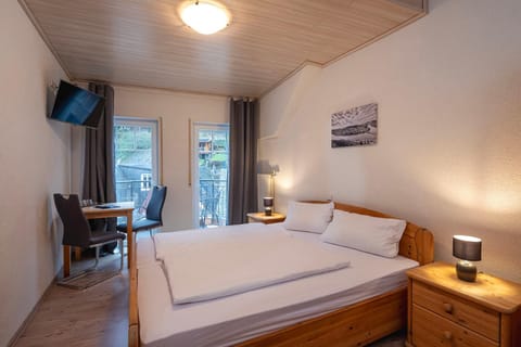 TV and multimedia, Photo of the whole room, Seating area, Bedroom