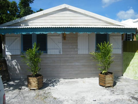 Shower, Toilet, Patio, Bed, People, Natural landscape, BBQ facilities, Bathroom, TV and multimedia, Balcony/Terrace, Kitchen or kitchenette, Living room, Bedroom, Mountain view, Sea view, Family