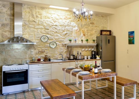 Kitchen or kitchenette, Dining area, Food, oven, stove, toaster