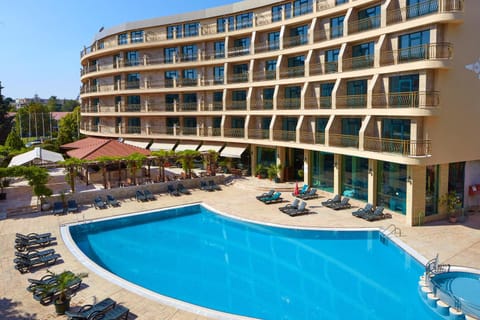 Facade/entrance, Swimming pool