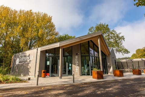 Property building, Facade/entrance, Lobby or reception