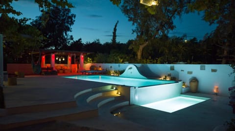 Night, Pool view
