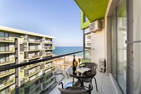 Day, View (from property/room), Balcony/Terrace, Seating area, Dining area, Sea view