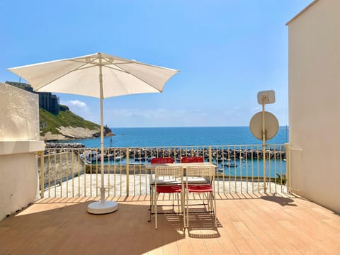 "La Terrazza" Corricella House in Campania