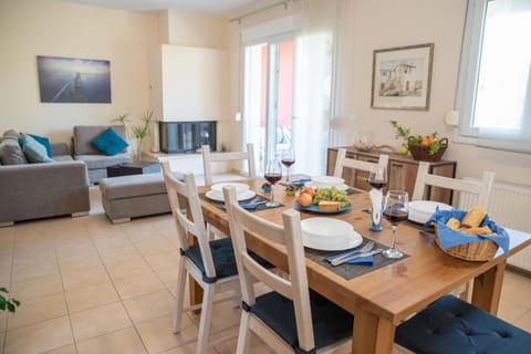 Living room, Seating area, Dining area, Garden view, flat iron