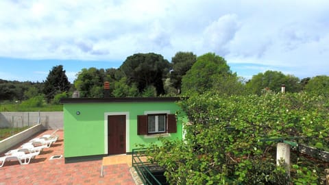 Property building, Garden view, sunbed