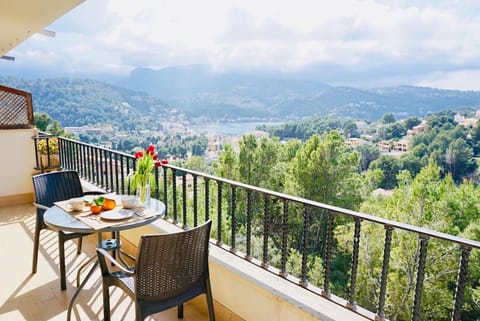 Balcony/Terrace, Mountain view