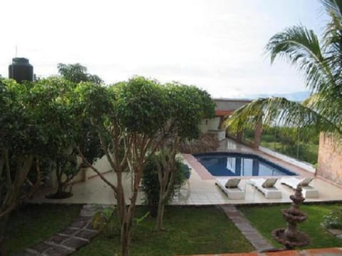 Casa Circuito del Lago House in Tequesquitengo