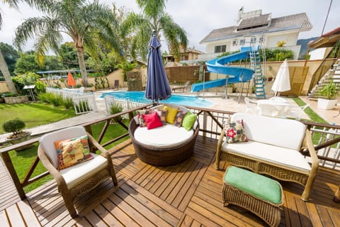 Patio, Day, Swimming pool